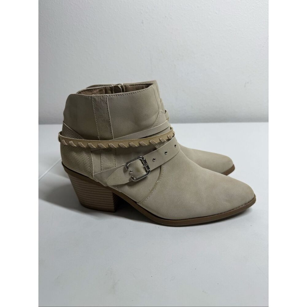Maurices Elsa Belted Ankle Boot Size 11 Light Cream Beige